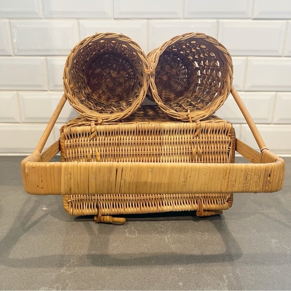 Vintage MCM Wicker Picnic Basket With Beverage Wine bottle holder - Picture 7 of 16